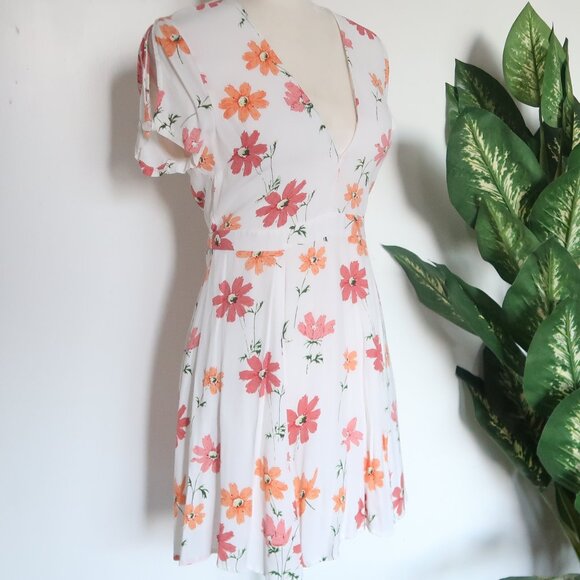 Privacy Please White Orange Floral Mini Dress V Neck Short Sleeve Tie Waist S - Picture 3 of 13